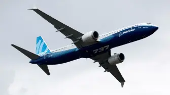 El gobierno de Estados Unidos comenzó a adquirir una flota de aviones Boeing para llevar a cabo la campaña de deportaciones ordenada por el presidente Donald Trump, informó este miércoles un alto cargo del Departamento de Seguridad Nacional.