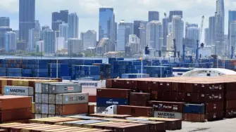 México, Canadá y China perdieron participación de mercado en el total de importaciones de productos a Estados Unidos de enero a septiembre de 2025, informó este jueves la Oficina del Censo.

Para más información del tema, visita: https://www.eleconomista.com.mx/empresas/mexico-canada-china-pierden-participacion-mercado-importaciones-estados-unidos-20251211-790795.html

¡Síguenos en nuestras redes sociales para mantenerte informado!

Twitter: https://twitter.com/eleconomista 
Facebook: https://www.facebook.com/ElEconomista.mx
Instagram: https://www.instagram.com/eleconomistamx
LinkedIn: https://www.linkedin.com/company/el-economista/

#ElEconomista #EETV