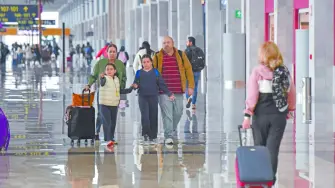 El avance del indicador triplicó el crecimiento de septiembre, mientras que el flujo de viajeros volvió a terreno positivo de forma modesta, al crecer 0.4 por ciento.

Para más información del tema, visita: https://www.eleconomista.com.mx/empresas/divisas-turisticas-recuperan-ritmo-octubre-crecen-9-20251211-790811.html

¡Síguenos en nuestras redes sociales para mantenerte informado!

Twitter: https://twitter.com/eleconomista 
Facebook: https://www.facebook.com/ElEconomista.mx
Instagram: https://www.instagram.com/eleconomistamx
LinkedIn: https://www.linkedin.com/company/el-economista/

#ElEconomista #EETV