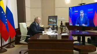 El presidente ruso, Vladimir Putin, reafirmó el jueves por teléfono su apoyo a su par venezolano Nicolás Maduro ante el despliegue militar de Estados Unidos en el Caribe y la incautación de un petrolero frente a la costa de Venezuela.