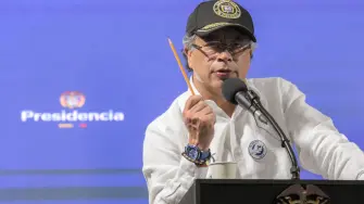 El presidente de Colombia, Gustavo Petro, acusó el miércoles a su par estadounidense, Donald Trump, de "desinformación" sobre la lucha contra el narcotráfico en el país sudamericano, en un nuevo choque entre estos dos aliados históricos.

¡Síguenos en nuestras redes sociales para mantenerte informado!

Twitter: https://twitter.com/eleconomista 
Facebook: https://www.facebook.com/ElEconomista.mx
Instagram: https://www.instagram.com/eleconomistamx
LinkedIn: https://www.linkedin.com/company/el-economista/

#ElEconomista #EETV