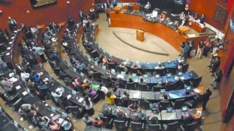 El proyecto, votado en medio de presiones comerciales de Estados Unidos, fue aprobado con 76 votos a favor y cinco en contra.

Para más información del tema, visita: https://www.eleconomista.com.mx/empresas/senadores-aprueban-reformas-ley-arancelaria-aumentar-tarifas-china-otros-paises-20251210-790680.html

¡Síguenos en nuestras redes sociales para mantenerte informado!

Twitter: https://twitter.com/eleconomista 
Facebook: https://www.facebook.com/ElEconomista.mx
Instagram: https://www.instagram.com/eleconomistamx
LinkedIn: https://www.linkedin.com/company/el-economista/

#ElEconomista #LeyArancelaria #China