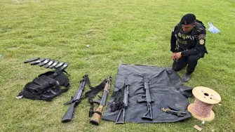 Las autoridades de Guatemala elevaron a ocho el número de víctimas mortales de los enfrentamientos a principios de semana en localidades próximas a la frontera con México entre dos grupos ligados al narcotráfico y afiliados a los rivales Cártel de Sinaloa y Cártel Chiapas-Guatemala.

Para más información del tema, visita: https://www.eleconomista.com.mx/internacionales/sube-8-numero-muertos-combates-carteles-frontera-mexico-guatemala-20251212-790997.html

¡Síguenos en nuestras redes sociales para mantenerte informado!

Twitter: https://twitter.com/eleconomista
Facebook: https://www.facebook.com/ElEconomista.mx
Instagram: https://www.instagram.com/eleconomistamx
LinkedIn: https://www.linkedin.com/company/el-economista/

#ElEconomista #EETV