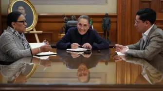 La presidenta Claudia Sheinbaum tuvo la mañana de este viernes una llamada telefónica con su santidad el papa León XIV para invitarlo a visitar México.

Para más información del tema, visita: https://www.eleconomista.com.mx/politica/sheinbaum-llamada-papa-leon-xiv-invitarlo-mexico-envia-bendiciones-saludos-dia-virgen-guadalupe-20251212-791014.html 

¡Síguenos en nuestras redes sociales para mantenerte informado!

Twitter: https://twitter.com/eleconomista 
Facebook: https://www.facebook.com/ElEconomista.mx
Instagram: https://www.instagram.com/eleconomistamx
LinkedIn: https://www.linkedin.com/company/el-economista/

#ElEconomista #PapaLeónXIV #Sheinbaum