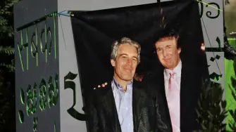 Los demócratas de la comisión de supervisión de la Cámara de Representantes de Estados Unidos publicaron este viernes un nuevo lote de imágenes sobre el delincuente sexual Jeffrey Epstein en las que aparece junto al actual presidente estadounidense, Donald Trump, y otras figuras públicas como el expresidente Bill Clinton o el cineasta Woody Allen.

Para más información del tema, visita: https://www.eleconomista.com.mx/internacionales/democratas-publican-nuevas-fotos-epstein-trump-clinton-woody-allen-20251212-791021.html

¡Síguenos en nuestras redes sociales para mantenerte informado!

Twitter: https://twitter.com/eleconomista 
Facebook: https://www.facebook.com/ElEconomista.mx
Instagram: https://www.instagram.com/eleconomistamx
LinkedIn: https://www.linkedin.com/company/el-economista/

#ElEconomista #EETV