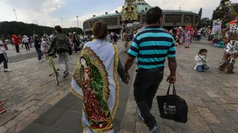 Fieles acuden a la Basílica de Guadalupe.
