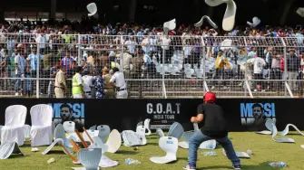 Bengala Occidental, Kerala y Goa cuentan desde hace tiempo con gran número de seguidores futbolísticos en una India cuyo principal deporte es el críquet.

Para más información del tema, visita: https://www.eleconomista.com.mx/deportes/policia-detiene-organizador-visita-messi-india-disturbios-aficionados-20251213-791134.html 

¡Síguenos en nuestras redes sociales para mantenerte informado!

Twitter: https://twitter.com/eleconomista 
Facebook: https://www.facebook.com/ElEconomista.mx
Instagram: https://www.instagram.com/eleconomistamx
LinkedIn: https://www.linkedin.com/company/el-economista/

#ElEconomista #Messi #India