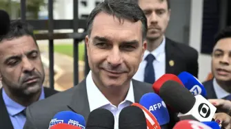 El proyecto de reducción de pena resurgió días después de que Bolsonaro designara a su hijo mayor como su sucesor de cara a las elecciones de 2026. 

Para más información del tema, visita: https://www.eleconomista.com.mx/internacionales/miles-protestan-brasil-rebaja-pena-bolsonaro-20251214-791197.html 

¡Síguenos en nuestras redes sociales para mantenerte informado!

Twitter: https://twitter.com/eleconomista 
Facebook: https://www.facebook.com/ElEconomista.mx
Instagram: https://www.instagram.com/eleconomistamx
LinkedIn: https://www.linkedin.com/company/el-economista/

#ElEconomista #Bolsonaro