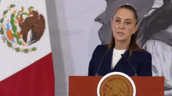 La presidenta Claudia Sheinbaum aseguró que México no está entregando a Estados Unidos agua que no tenga disponible ni recursos hídricos que afecten el consumo humano o la actividad agrícola nacional, al defender el acuerdo alcanzado entre ambos países en el marco del Tratado de Aguas de 1944, en un contexto de sequía extrema en la cuenca del Río Bravo.

Para más información del tema, visita: https://www.eleconomista.com.mx/politica/sheinbaum-descarta-afectaciones-mexico-entrega-agua-estados-unidos-20251215-791308.html

¡Síguenos en nuestras redes sociales para mantenerte informado!

Twitter: https://twitter.com/eleconomista
Facebook: https://www.facebook.com/ElEconomista.mx
Instagram: https://www.instagram.com/eleconomistamx
LinkedIn: https://www.linkedin.com/company/el-economista/

#ElEconomista #EETV
