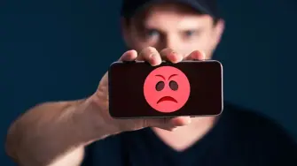 Aunque el uso excesivo de dispositivos electrónicos afecta el bienestar, pesan más las condiciones de vida de las personas, sobre todo en contextos de falta de sueño, poca actividad física e inestabilidad económica.

¡Síguenos en nuestras redes sociales para mantenerte informado!

Twitter: https://twitter.com/eleconomista 
Facebook: https://www.facebook.com/ElEconomista.mx
Instagram: https://www.instagram.com/eleconomistamx
LinkedIn: https://www.linkedin.com/company/el-economista/

#ElEconomista #EETV