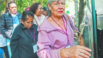 La nueva reforma del ISSSTE detiene el aumento de la edad mínima para jubilarse en 2026: mujeres podrán hacerlo desde los 56 años y hombres desde los 58, sin cambios en años de cotización.

Para más información del tema, visita: https://www.eleconomista.com.mx/finanzaspersonales/jubilacion-anticipada-issste-2026-quienes-podran-retirarse-20251215-790940.html

¡Síguenos en nuestras redes sociales para mantenerte informado!

Twitter: https://twitter.com/eleconomista
Facebook: https://www.facebook.com/ElEconomista.mx
Instagram: https://www.instagram.com/eleconomistamx
LinkedIn: https://www.linkedin.com/company/el-economista/

#ElEconomista #EETV