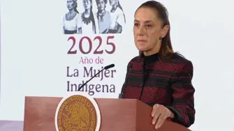La presidenta Claudia Sheinbaum reiteró que México se apega estrictamente a los principios constitucionales de no intervención, autodeterminación de los pueblos y solución pacífica de las controversias, luego de que Donald Trump ordenara un bloqueo “total y completo” de buques petroleros de Venezuela.

Para más información del tema, visita: https://www.eleconomista.com.mx/politica/sheinbaum-pide-onu-asumir-papel-bloqueo-petrolero-trump-venezuela-20251217-791685.html

¡Síguenos en nuestras redes sociales para mantenerte informado!

Twitter: https://twitter.com/eleconomista
Facebook: https://www.facebook.com/ElEconomista.mx
Instagram: https://www.instagram.com/eleconomistamx
LinkedIn: https://www.linkedin.com/company/el-economista/

#ElEconomista #EETV