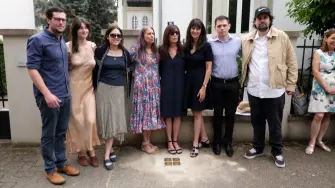 El hijo del aclamado cineasta Rob Reiner enfrentará dos cargos de homicidio en primer grado por la muerte de sus padres, informó este martes el fiscal de Los Ángeles, Nathan Hochman.

¡Síguenos en nuestras redes sociales para mantenerte informado!

Twitter: https://twitter.com/eleconomista
Facebook: https://www.facebook.com/ElEconomista.mx
Instagram: https://www.instagram.com/eleconomistamx
LinkedIn: https://www.linkedin.com/company/el-economista/

#ElEconomista #EETV