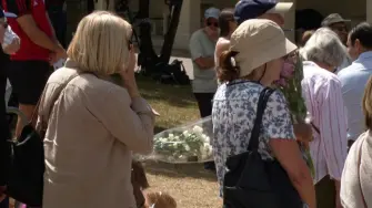 La policía australiana imputó el miércoles a uno de los sospechosos del atentado antisemita en la popular playa Bondi de Sídney, al tiempo que se celebraba el funeral de dos de las 15 víctimas mortales.

¡Síguenos en nuestras redes sociales para mantenerte informado!

Twitter: https://twitter.com/eleconomista
Facebook: https://www.facebook.com/ElEconomista.mx
Instagram: https://www.instagram.com/eleconomistamx
LinkedIn: https://www.linkedin.com/company/el-economista/

#ElEconomista #EETV