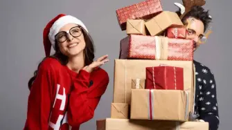 La Confederación de Cámaras Nacionales de Comercio, Servicios y Turismo estima que la derrama económica será impulsada por el consumo turístico nacional y por el gasto asociado a las celebraciones de fin de año.

Para más información del tema, visita: https://www.eleconomista.com.mx/empresas/ventas-fiestas-decembrinas-superaran-608-000-millones-pesos-concanaco-20251217-791765.html

¡Síguenos en nuestras redes sociales para mantenerte informado!

Twitter: https://twitter.com/eleconomista 
Facebook: https://www.facebook.com/ElEconomista.mx
Instagram: https://www.instagram.com/eleconomistamx
LinkedIn: https://www.linkedin.com/company/el-economista/

#ElEconomista #Diciembre #FiestasDecembrinas