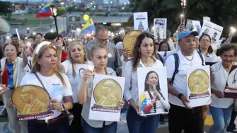 América Latina atravesó un 2025 marcado por tensiones políticas y episodios de violencia que resonaron en toda la región. La operación de Estados Unidos en el mar Caribe y en el Pacífico, con bombardeos contra “narcolanchas”, amplió el clima de inestabilidad en países como Venezuela. El año también estuvo marcado por cambios de gobierno, crisis internas y pérdidas que movilizaron al continente.