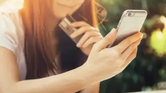 A partir de enero de 2026, será obligatorio registrar tu línea móvil a tu nombre en México. Descubre los requisitos, el proceso paso a paso –presencial y remoto– y conoce qué pasa si no realizas la vinculación antes del plazo fijado por la CRT.

Para más información del tema, visita: https://www.eleconomista.com.mx/finanzaspersonales/vincular-numero-celular-curp-guia-hacerlo-presencial-linea-20251218-791641.html

¡Síguenos en nuestras redes sociales para mantenerte informado!

Twitter: https://twitter.com/eleconomista 
Facebook: https://www.facebook.com/ElEconomista.mx
Instagram: https://www.instagram.com/eleconomistamx
LinkedIn: https://www.linkedin.com/company/el-economista/
T

#ElEconomista #EETV