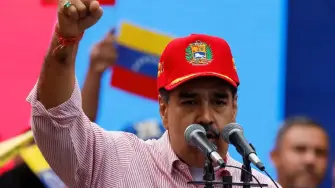 El Departamento del Tesoro de ​Estados Unidos dijo que sancionó a siete personas que, estaban vinculadas al presidente de Venezuela y su esposa, Cilia Flores, mientras ⁠que el secretario del Tesoro, Scott Bessent, los acusó de "apoyar el narcoestado ‌rebelde de Nicolás Maduro".

Para más información del tema, visita: https://www.eleconomista.com.mx/internacionales/eu-impone-sanciones-familiares-allegados-nicolas-maduro-20251219-792110.html 

¡Síguenos en nuestras redes sociales para mantenerte informado!

Twitter: https://twitter.com/eleconomista 
Facebook: https://www.facebook.com/ElEconomista.mx
Instagram: https://www.instagram.com/eleconomistamx
LinkedIn: https://www.linkedin.com/company/el-economista/

#ElEconomista #NicolásMaduro #EstadosUnidos