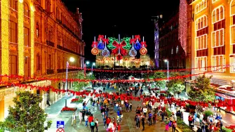 Luces navideñas en el Zócalo de la CDMX.