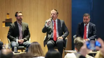 Marcelo Ebrard dijo que impulsar los Polos de Desarrollo Económico para el Bienestar durante el periodo que duren las negociaciones sobre el T-MEC será crucial.

Para más información del tema, visita: https://www.eleconomista.com.mx/empresas/mexico-canada-anuncian-inicio-revision-t-mec-enero-20251221-792235.html

¡Síguenos en nuestras redes sociales para mantenerte informado!

Twitter: https://twitter.com/eleconomista 
Facebook: https://www.facebook.com/ElEconomista.mx
Instagram: https://www.instagram.com/eleconomistamx
LinkedIn: https://www.linkedin.com/company/el-economista/
T

#ElEconomista #EETV