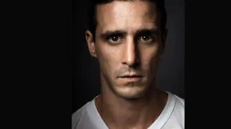 Entre sus participaciones más recientes figuran It: Capítulo 2, basada en la obra de Stephen King, y The Black Phone, así como su secuela estrenada este año.

Para más información del tema, visita: https://www.eleconomista.com.mx/arteseideas/muere-46-anos-actor-james-ransone-conocido-the-wire-e-it-capitulo-20251221-792248.html 

¡Síguenos en nuestras redes sociales para mantenerte informado!

Twitter: https://twitter.com/eleconomista 
Facebook: https://www.facebook.com/ElEconomista.mx
Instagram: https://www.instagram.com/eleconomistamx
LinkedIn: https://www.linkedin.com/company/el-economista/

#ElEconomista #JamesRansone #Hollywood