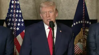 El presidente estadounidense Donald Trump dijo el lunes que lo más “inteligente” que puede hacer su homólogo venezolano, Nicolás Maduro, es dimitir, mientras presiona con un bloqueo frente a sus costas dirigido a la riqueza petrolera del país sudamericano.

Para más información del tema, visita: 
Twitter: https://twitter.com/eleconomista   
Sitio web: https://www.eleconomista.com.mx/   
Facebook: https://www.facebook.com/ElEconomista.mx   
 
#ElEconomista￼