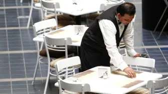 El mercado laboral cerró noviembre con una fuerte contracción, marcada por una pérdida superior al millón de empleos y un deterioro concentrado en la informalidad. Aunque la desocupación abierta se mantuvo baja, el desempleo extendido volvió a repuntar.

Para más información del tema, visita: https://www.eleconomista.com.mx/capital-humano/enoe-reporta-perdida-1-millon-empleos-noviembre-20251224-792662.html 

¡Síguenos en nuestras redes sociales para mantenerte informado!

Twitter: https://twitter.com/eleconomista 
Facebook: https://www.facebook.com/ElEconomista.mx
Instagram: https://www.instagram.com/eleconomistamx
LinkedIn: https://www.linkedin.com/company/el-economista/

#ElEconomista #Desempleo #ENOE