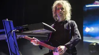 Perry Bamonte, conocido como "Teddy", que se convirtió en miembro de pleno derecho de The Cure en 1990.

Para más información del tema, visita: https://www.eleconomista.com.mx/arteseideas/perry-bamonte-guitarrista-tecladista-the-cure-fallecio-65-anos-20251226-792880.html 

¡Síguenos en nuestras redes sociales para mantenerte informado!

Twitter: https://twitter.com/eleconomista 
Facebook: https://www.facebook.com/ElEconomista.mx
Instagram: https://www.instagram.com/eleconomistamx
LinkedIn: https://www.linkedin.com/company/el-economista/

#ElEconomista #TheCure #PerryBamonte