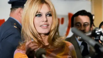 (FILES) French actress Brigitte Bardot (C) gives a press conference on December 1965 in Hollywood for the film "Viva Maria", directed by Louis Malle (background). The American film "Dear Brigitte" (Chère Brigitte), directed by Henry Koster, was released at the same year. Brigitte Bardot, legendary French actress, female icon of the 1960s and fervent animal rights activist, has died at the age of 91, the Brigitte Bardot Foundation announced on December 28, 2025. (Photo by AFP)