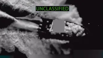 Imagen desclasificada y publicada por el Comando Sur del Ejército de Estados Unidos de una embarcación supuestamente ligada al narcotráfico y bombardeada por las fuerzas estadounidenses.