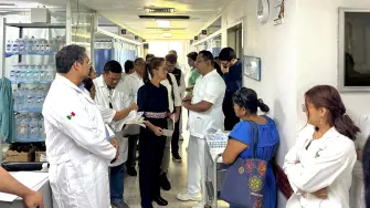 La presidenta de México, Claudia Sheinbaum, acudió a los hospitales donde se encontraban los lesionados tras el incidente en el Tren Interurbano.