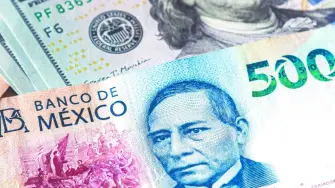 El peso mexicano se aprecia, manteniéndose por debajo de la línea de 18 por dólar, en un mercado que espera la publicación de las minutas de la Fed.

Para más información del tema, visita: https://www.eleconomista.com.mx/mercados/precio-dolar-hoy-30-diciembre-2025-cuanto-cotiza-20251230-793219.html

¡Síguenos en nuestras redes sociales para mantenerte informado!

Twitter: https://twitter.com/eleconomista 
Facebook: https://www.facebook.com/ElEconomista.mx
Instagram: https://www.instagram.com/eleconomistamx
LinkedIn: https://www.linkedin.com/company/el-economista/

#ElEconomista #EETV