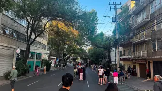Habitantes de CDMX evacuaron sus hogares tras un sismo magnitud 6.5 que sacudió la urbe la mañana de este 2 de enero.