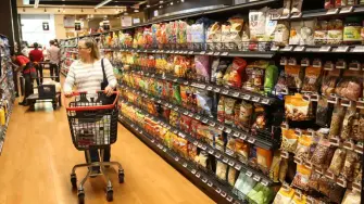 Los gastos excesivos de diciembre, las deudas acumuladas, los compromisos de inicio de año y el aumento generalizado de precios suelen complicar el bolsillo; sin embargo, siempre hay opciones para aligerar la carga y pasarla un poco mejor.

Para más información del tema, visita: https://www.eleconomista.com.mx/finanzaspersonales/cuesta-enero-2026-10-consejos-darle-vuelta-inflacion-alza-impuestos-20260102-792217.html

¡Síguenos en nuestras redes sociales para mantenerte informado!

Twitter: https://twitter.com/eleconomista 
Facebook: https://www.facebook.com/ElEconomista.mx
Instagram: https://www.instagram.com/eleconomistamx
LinkedIn: https://www.linkedin.com/company/el-economista/
T

#ElEconomista #EETV