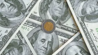 La divisa local cede terreno, al comenzar la primera semana completa de 2026, mientras los operadores asimilan las acciones de EU en Venezuela.

Para más información del tema, visita: https://www.eleconomista.com.mx/mercados/precio-dolar-hoy-5-enero-2025-cuanto-cotiza-20260105-793802.html

Twitter: https://twitter.com/eleconomista 
Sitio web: https://www.eleconomista.com.mx/ 
Facebook: https://www.facebook.com/ElEconomista.mx 

#ElEconomista #CapitalHumano #EETV