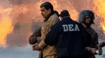 El derrocado presidente venezolano Nicolás Maduro ‍se declaró este ​lunes no culpable de los cargos ‌de narcoterrorismo ante un tribunal federal de Nueva York, tras su captura, ordenada por ‌el presidente estadounidense Donald Trump.

Para más información del tema, visita: https://www.eleconomista.com.mx/internacionales/maduro-declara-culpable-tribunal-nueva-york-sigo-siendo-presidente-venezuela-dice-20260105-793826.html

¡Síguenos en nuestras redes sociales para mantenerte informado!

Twitter: https://twitter.com/eleconomista 
Facebook: https://www.facebook.com/ElEconomista.mx
Instagram: https://www.instagram.com/eleconomistamx
LinkedIn: https://www.linkedin.com/company/el-economista/

#ElEconomista #EETV