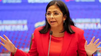 Rodríguez fue la vicepresidenta de Nicolás Maduro hasta su captura en una sorpresiva incursión militar estadounidense.

Para más información del tema, visita: https://www.eleconomista.com.mx/internacionales/delcy-rodriguez-presidenta-interina-venezuela-dice-gobernara-influencia-trump-20260106-794062.html

¡Síguenos en nuestras redes sociales para mantenerte informado!

Twitter: https://twitter.com/eleconomista 
Facebook: https://www.facebook.com/ElEconomista.mx
Instagram: https://www.instagram.com/eleconomistamx
LinkedIn: https://www.linkedin.com/company/el-economista/

#ElEconomista #EETV