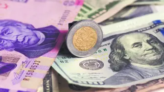 La divisa local se apreció ligeramente, en un mercado que asimilaba los primeros de varios datos de empleo que se divulgarán esta semana en Estados Unidos.