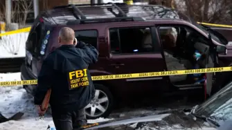 El presidente de Estados Unidos dijo que aunque la situación "se está analizando en su totalidad", la razón por la que se producen estos "incidentes es porque la izquierda radical amenaza, agrede y ataca" a las fuerzas de seguridad "a diario".

Para más información del tema, visita: https://www.eleconomista.com.mx/internacionales/trump-defiende-actuacion-agentes-ice-mujer-redada-minneapolis-20260107-794244.html

¡Síguenos en nuestras redes sociales para mantenerte informado!

Twitter: https://twitter.com/eleconomista 
Facebook: https://www.facebook.com/ElEconomista.mx
Instagram: https://www.instagram.com/eleconomistamx
LinkedIn: https://www.linkedin.com/company/el-economista/

#ElEconomista #EETV