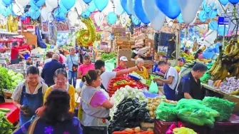 La inflación a los consumidores en México reportó, al cierre del año pasado, una desaceleración con lo que se ubicó dentro del rango objetivo del Banxico, además de ser el menor incremento de precios para un diciembre desde el 2020.

Para más información del tema, visita: https://www.eleconomista.com.mx/economia/inflacion-mexico-desacelero-3-69-diciembre-menor-alza-precios-cierre-ano-20260108-794359.html

¡Síguenos en nuestras redes sociales para mantenerte informado!

Twitter: https://twitter.com/eleconomista 
Facebook: https://www.facebook.com/ElEconomista.mx
Instagram: https://www.instagram.com/eleconomistamx
LinkedIn: https://www.linkedin.com/company/el-economista/

#ElEconomista #Inflación #INEGI