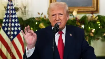 Tras ello, Trump arremetió contra los senadores de su partido que votaron a favor de la medida y consideró que ellos no "deberían volver a ser elegidos".

Para más información del tema, visita: https://www.eleconomista.com.mx/internacionales/republicanos-unen-democratas-senado-limitar-fuerza-militar-trump-venezuela-20260108-794426.html

¡Síguenos en nuestras redes sociales para mantenerte informado!

Twitter: https://twitter.com/eleconomista 
Facebook: https://www.facebook.com/ElEconomista.mx
Instagram: https://www.instagram.com/eleconomistamx
LinkedIn: https://www.linkedin.com/company/el-economista/

#ElEconomista #EETV