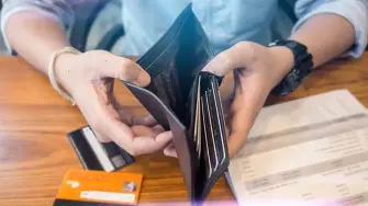 En México, 60% de las personas enfrentan la cuesta de enero 2026 por gastos decembrinos, inflación y falta de planeación financiera, revela encuesta de Research Land.

Para más información del tema, visita:https://www.eleconomista.com.mx/finanzaspersonales/cuesta-enero-2026-6-10-mexicanos-atribuyen-gastos-decembrinos-20260109-794580.html
Twitter: https://twitter.com/eleconomista 
Sitio web: https://www.eleconomista.com.mx/ 
Facebook: https://www.facebook.com/ElEconomista.mx 

#ElEconomista #CapitalHumano #EETV