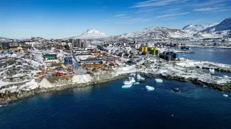 El presidente de Estados Unidos asegura que el control de la isla rica en minerales es "crucial" para la seguridad nacional de Estados Unidos por el aumento de la actividad militar de Rusia y China en el Ártico.

Para más información del tema, visita:https://www.eleconomista.com.mx/internacionales/donald-trump-insiste-negociara-groenlandia-buenas-malas-20260109-794634.html
Twitter: https://twitter.com/eleconomista 
Sitio web: https://www.eleconomista.com.mx/ 
Facebook: https://www.facebook.com/ElEconomista.mx 

#ElEconomista #CapitalHumano #EETV