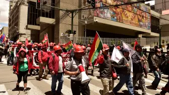 El domingo, los sindicalistas mantenían 69 puntos de bloqueo en las vías del país, según la estatal Administradora Boliviana de Carreteras.