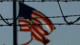 Las estrictas políticas migratorias del presidente estadounidense Donald Trump provocaron una migración neta negativa.

Para más información del tema, visita: https://www.eleconomista.com.mx/internacionales/primera-vez-50-anos-estados-unidos-registra-migrantes-saliendo-entrando-pais-20260114-795251.html

¡Síguenos en nuestras redes sociales para mantenerte informado!

Twitter: https://twitter.com/eleconomista 
Facebook: https://www.facebook.com/ElEconomista.mx
Instagram: https://www.instagram.com/eleconomistamx
LinkedIn: https://www.linkedin.com/company/el-economista/

#ElEconomista #Migración #EstadosUnidos