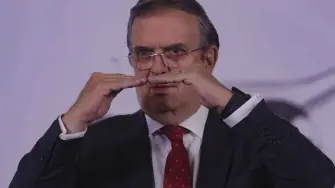 México ha pedido a Estados Unidos que reduzca de 27.5 a 15% el arancel que aplica a las importaciones de autos que no cumplen con las reglas de origen del T-MEC, informó el secretario de Economía, Marcelo Ebrard.

Para más información del tema, visita: https://www.eleconomista.com.mx/empresas/mexico-pide-reducir-27-5-15-aranceles-autos-cumplen-t-mec-20260115-795453.html

¡Síguenos en nuestras redes sociales para mantenerte informado!

Twitter: https://twitter.com/eleconomista 
Facebook: https://www.facebook.com/ElEconomista.mx
Instagram: https://www.instagram.com/eleconomistamx
LinkedIn: https://www.linkedin.com/company/el-economista/

#ElEconomista #Aranceles #Ebrard