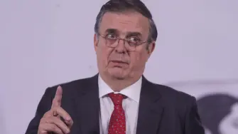 El secretario de Economía, Marcelo Ebrard, adelantó la mañana de este jueves cuatro conclusiones de las consultas que sobre la revisión al T-MEC se hicieron en México en 2025.

Para más información del tema, visita: https://www.eleconomista.com.mx/empresas/ebrard-adelanta-4-conclusiones-consultas-sobre-t-mec-mexico-20260115-795460.html

¡Síguenos en nuestras redes sociales para mantenerte informado!

Twitter: https://twitter.com/eleconomista 
Facebook: https://www.facebook.com/ElEconomista.mx
Instagram: https://www.instagram.com/eleconomistamx
LinkedIn: https://www.linkedin.com/company/el-economista/

#ElEconomista #EETV