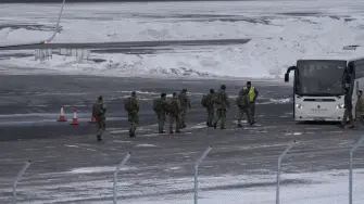 "Mi objetivo no es Estados Unidos, en absoluto. Mi ​objetivo es Rusia", dijo ​Soren Andersen.

Para más información del tema, visita: https://www.eleconomista.com.mx/internacionales/ejercicios-militares-groenlandia-foco-rusia-eu-invitado-participar-comandante-danes-20260116-795684.html

¡Síguenos en nuestras redes sociales para mantenerte informado!

Twitter: https://twitter.com/eleconomista 
Facebook: https://www.facebook.com/ElEconomista.mx
Instagram: https://www.instagram.com/eleconomistamx
LinkedIn: https://www.linkedin.com/company/el-economista/

#ElEconomista #EETV