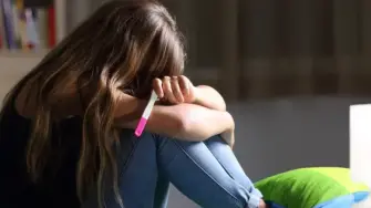 El caso de una niña de 10 años en Chiapas vuelve a exhibir el impacto social y económico de esta problemática.

Para más información del tema, visita: https://www.eleconomista.com.mx/politica/embarazo-infantil-adolescente-cuanto-cuesta-economia-mexicana-20260117-795696.html

¡Síguenos en nuestras redes sociales para mantenerte informado!

Twitter: https://twitter.com/eleconomista 
Facebook: https://www.facebook.com/ElEconomista.mx
Instagram: https://www.instagram.com/eleconomistamx
LinkedIn: https://www.linkedin.com/company/el-economista/
T

#ElEconomista #EETV