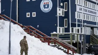El presidente de Francia señaló que tiene intención de solicitar que se active el Instrumento Anticoerción de la UE.

Para más información del tema, visita: https://www.eleconomista.com.mx/internacionales/paises-europeos-amenazados-trump-aranceles-groenlandia-prometen-permanecer-unidos-20260118-795813.html 

¡Síguenos en nuestras redes sociales para mantenerte informado!

Twitter: https://twitter.com/eleconomista 
Facebook: https://www.facebook.com/ElEconomista.mx
Instagram: https://www.instagram.com/eleconomistamx
LinkedIn: https://www.linkedin.com/company/el-economista/

#ElEconomista #Trump #Groenlandia